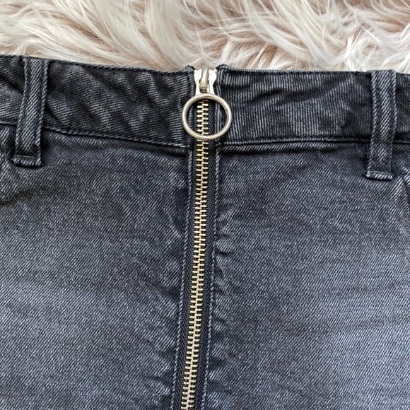 NWT Lulu’s Black Acid Wash Denim Mini Skirt 29 - Picture 3 of 8